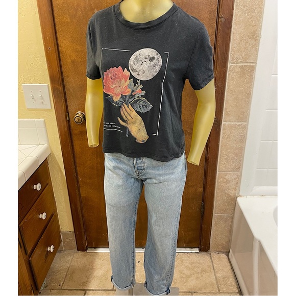 Cotton On Classic Arts Graphic Tee. Size medium. - Picture 13 of 16